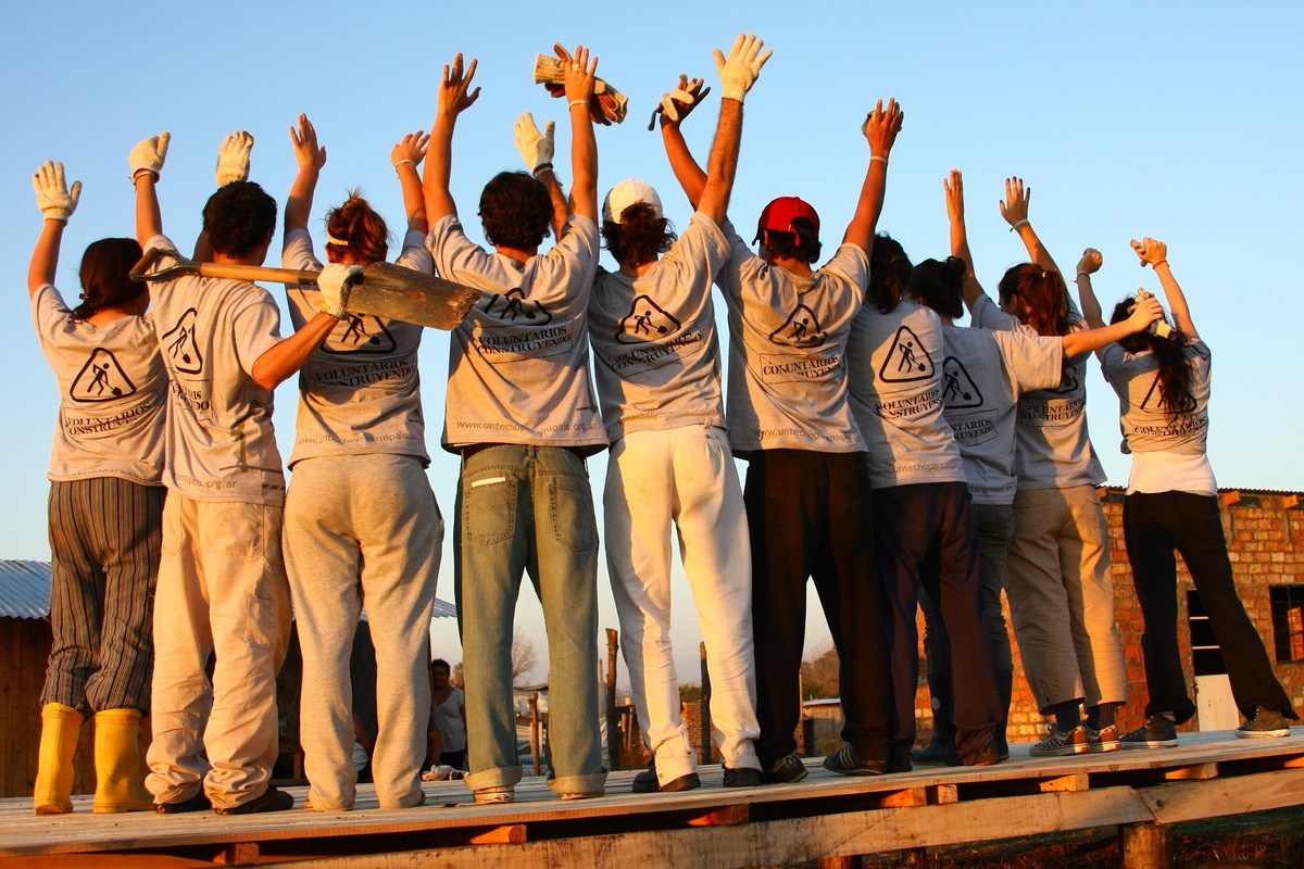 Grupo de voluntarios en una actividad comunitaria